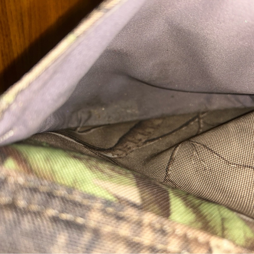 Bass Pro Shops Camo Crossbody Bag with Pink Trim - Picture 4 of 15